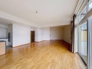 Recently renovated apartment for rent in the center of Bruges, located on the second floor of block E in the Garenmarkt residence. This...