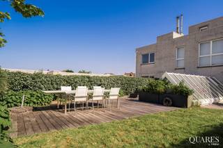 Quares - TREVI Groep presenteert :Prachtige unieke duplex met ruime daktuinDeze prachtige unieke duplex van maar liefst 292 m² bevindt zich op de...