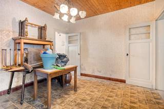 Langs de Kruisstraat te Sijsele (Damme) bevindt zich dit huis te koop op een perceel van 144m² met 3 slaapkamers, buitenruimte en 1 parkeerplaats...