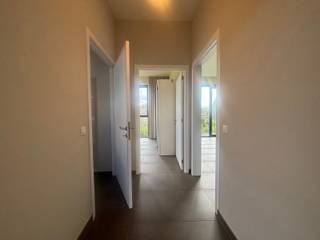 Deze assistentiewoning bevindt zich in de Residentie JFK(erkende serviceflats)Zeer gunstig gelegen, dichtbij de grote verbindingswegen en het station...