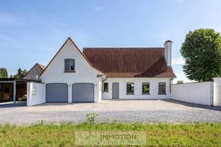 Ontdek deze instapklare landelijke villa, rustig gelegen aan een privétoegangsweg in het charmante Hulste.Deze woning bevindt zich op een ruim...