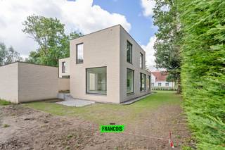 Op een unieke, residentiële ligging in Houthulst bevindt zich dit kwalitatieve nieuwbouwproject, op wandelafstand van het centrum en grenzend aan...