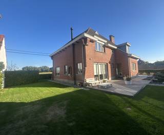 Ruime karaktervolle villa op 752 m² met berging ingericht als loft te koop. * veel authentieke elementen terug te vinden * parket in living *...