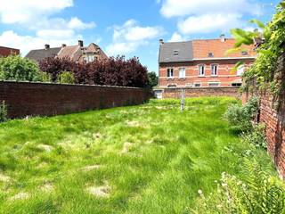 TOPGELEGEN pal in het CENTRUM, BOUWGROND van 340m2. Perceelbreedte van 12m, ZUIDGERICHTE TUIN.
