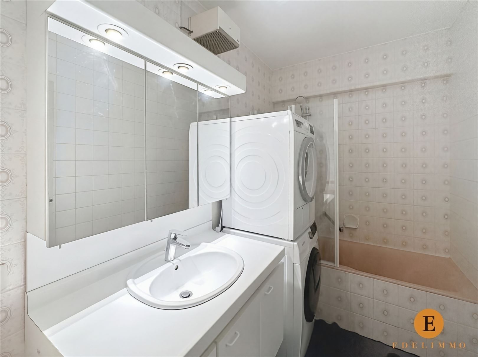 Centraal gelegen opbrengsteigendom met 2 slaapkamers en garagebox.  - foto 5