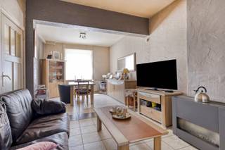Te renoveren huis met veel potentieel in het rustige Welle. De woning ligt nabij de dorpskern en is zeer vlot bereikbaar. Scholen,...