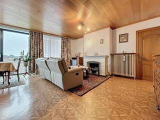 <div>
<div>
<p>Goed onderhouden appartement op wandelafstand van allerlei faciliteiten, bestaande uit een inkomhal met vestiaire en afzonderlijk toilet, een lichtrijke leefruimte met eet- en zithoek en open zicht, een uitgeruste keuken met aanpalende berging, twee volwaardige slaapkamers, een ingerichte badkamer (ligbad, lavabo en aansluiting voor wasmachine), een klein terras en een garage met sectionale poort die kan worden bijgekocht voor<span> </span><b>€17.000</b>.</p>
<p><b>Extra troeven:</b></p>
<ul>
<li>
<p>Energiezuinig (Label – C)</p>
</li>
<li>
<p>Conforme keuring elektriciteit</p>
</li>
<li>
<p>Lichtrijke leefruimte</p>
</li>
<li>
<p>Lift aanwezig</p>
</li>
<li>
<p>Private kelderberging</p>
</li>
<li>
<p>Op wandelafstand van scholen, winkels, station en het centrum</p>
</li>
</ul>
<p>Dit appartement is te koop ZONDER makelaar via het concept van<span> </span><b><span>Smart Houses</span></b>! Wenst u verdere inlichtingen of bezoek? Contacteer rechtstreeks de eigenaar via<span> </span><b><span>0499/13.90.52</span></b></p>
</div>
</div>