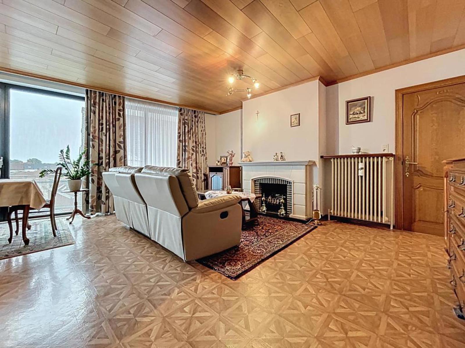 Centraal gelegen appartement met 2 slpks en garage - foto 2