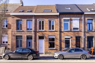 Gezinswoning met 4 slaapkamers, ruime tuin en privatieve garage. Ideaal en centraal gelegen op een goed bereikbare plek in Duffel-West, op...