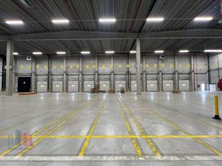 Uitstekend gelegen logistiek magazijn van 15.229 m² te huur naast de containerterminal van Willebroek en dichtbij de A12 waardoor zowel Brussel...