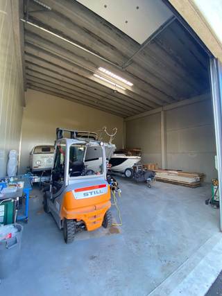 Deze magazijnruimte van 144 m² in Kruibeke is strategisch gelegen nabij de E17 en E34, waardoor Brussel, Antwerpen en Gent snel bereikbaar zijn...