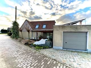 UNIEK GELEGEN WONING TE KOOP!Altijd al gedroomd om in de gavers te wonen? Dan is dit u kans!!Indeling: inkomhal, living, douchekamer, keuken met...