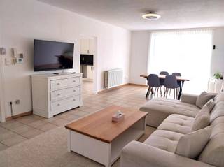 Vraag uw bezoek aan via info@optimusvastgoed.be!TE HUUR: Gelijkvloers appartement met 2 slaapkamers te Heusden!Dit appartement is gelegen in een...