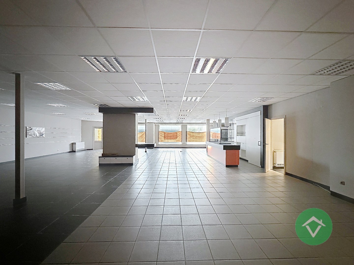 Commercial à louer à Gistel - photo 4
