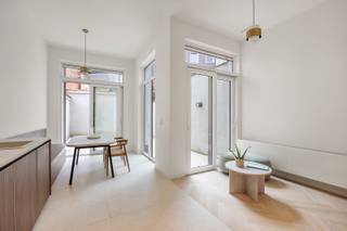 Prachtig duplexappartement (122m2) met 3 slaapkamers en 2 badkamers.Renovatieproject gelegen in een 'cul de sac' met mooie plataanbomen langsheen de...