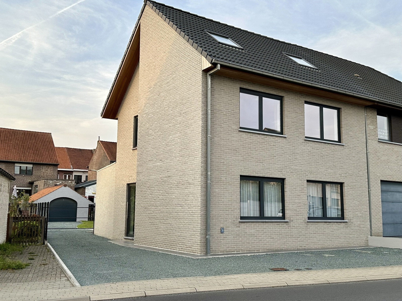 Gelijkvloers appartement met 2 slaapkamers, terras en tuin - foto 1