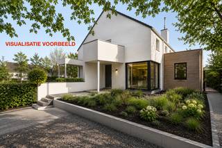 <p>HERENTALS - Zeer goed gelegen ruime woning op een perceel van 1206 m² met 4 slpk en 2 badk, bureau aan de straatkant, en volledig onderkelderd (met gedeeltelijke lichtinval) binnen de ring van Herentals en op wandelafstand van het centrum en scholen.<br /><br />De woning is gelegen op een volledig omheind perceel en combineert ruimte en comfort met een rustige ligging en mooi uitzicht op de tuin. De woning is ideaal voor grotere gezinnen of wie wonen en werken wil combineren.<br /><br />Via de oprit met aparte parkeergelegenheid bereikt u de inpandige garage met plaats voor wagen en fietsen en uitgerust met een elektrische sectionaalpoort .<br /><br />Achter de garageruimte bevinden zich nog extra multifunctionele ruimtes (ideaal als mancave, hobby- opslagruimte of fitnessruimte) een praktische, verlichte zone met natuurlijke lichtinval met toegang via inpandige trap naar het woongedeelte en een achterliggende bergplaats met aansluitingen voor water, electro etc... met toegang tot de tuin.</p>
<p>Binnen verwelkomt de woning u met een ruime inkomhal met vele ingemaakte kasten. <br />Vooraan de straatkant vindt men een ruim bureau van 20.2 m², met ingemaakte kasten en een aparte inkomdeur met direct bijgelegen gastentoilet. <br /><br />Via de inkomhal gaat men verder naar zowel toegang tot de leefruimte, de keuken als naar de verdieping.</p>
<p>De leefruimte bestaat uit een open en lichtrijke living met doorkijkhaard naar de zithoek, eetkamer en de keuken met eiland en zitgedeelte voor vier personen.</p>
<p>De keuken is uitgerust met toestellen zoals micro-combioven, koffiemachine, 6 bekken semi-proffesioneel gasvuur met warmhoudplaat of teppanyaki plaat, kleine en grote oven, vaatwasser, dubbele spoelbak en dubbele grote koelkast. Aansluitend aan de keuken is er een praktische berging en wasplaats met spoelbak.<br /><br />Via de keuken, de leefruimte en de zithoek is er toegang tot het doorlopend terras dat zowel oost al zuid gericht is met zicht op de mooie tuin met tal van aangeplante bomen en struiken.<br /><br />Op de verdieping bevinden er zich 4 slaapkamers met oppervlaktes van 27,24 m²,15,59 m², 14,25 m² en 10,22 m², 2 badkamers en nog een aparte WC tussen de 2 badkamers in.</p>
<p>Verder vindt men hier nog 2 bergruimtes en toegang tot de ruime zolder via Vlizotrap. Deze zolder kan ook nog uitgebreid worden tot woon – slaapgedeelte na verbouwing. (Plannen beschikbaar)</p>
<p>Gelegen in een rustige straat, vlakbij scholen, jeugdbeweging en sport en op wandel-fietsafstand van het centrum, het station en met vlotte verbinding richting autosnelweg E313.</p>
<p>Een unieke eigendom waar comfort, ruimte en kwaliteit samenkomen.</p>