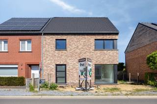 Located in a quiet, green area in Averbode, this energy-efficient semi-detached new-build home is currently approximately 80% completed. An...