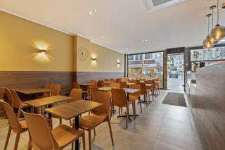 Deze over te nemen horecazaak met een oppervlakte op de begane vloer van 92 m² situeert zich centraal in de Kerkstraat te Blankenberge. De...