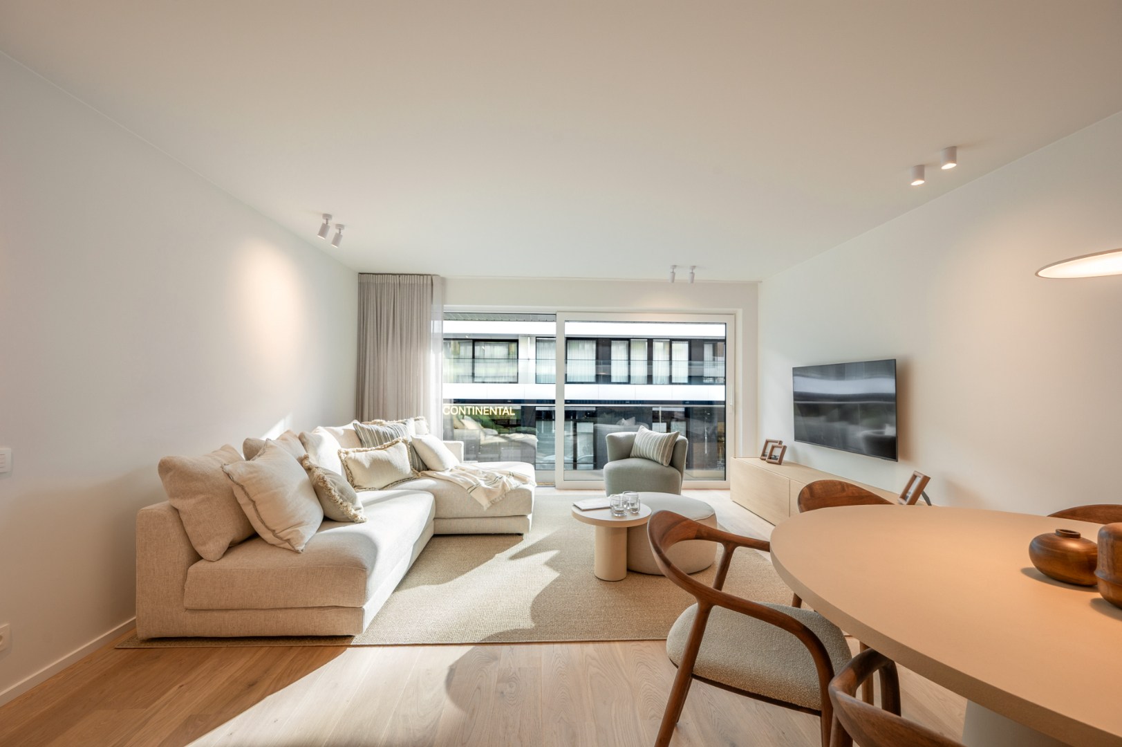 Appartement rénové avec 3 chambres et grande terrasse - photo 4