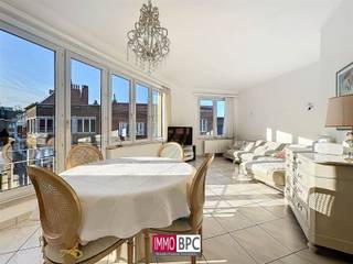 <p><span>Charming small 75 m² apartment with 2 bedrooms and garage.</span></p><p><span>Located on the 2nd floor of’a small condominium in a quiet neighborhood yet close to all amenities.</span></p><p><span>This apartment will seduce you with its great luminosity and its lovely unobstructed view.</span></p><p><span>It also boasts’a small rear terrace overlooking the gardens, as well as’a cellar and room for bikes and children's car’.</span></p><p><span>Low charges, very low property tax.</span></p><p><span>To visit tel : 02/420 00 28 or info@immobpc.be</span></p><p><span> </span></p>