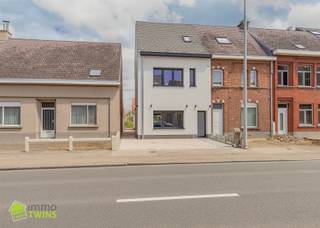 VOLLEDIG GERENOVEERDE GEZINSWONING MET ZONNIGE TUIN IN HET HART VAN LEBBEKEINSTELPRIJS: € 429.000 (BIEDEN-VANAF) Welkom in deze instapklare, volledig...