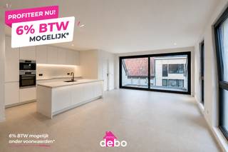 6% btw mogelijk, op een perfecte ligging in het centrum van Ardooie...<br /><br />Dit duplex appartement bevindt zich op de tweede en derde verdieping en heeft een oppervlakte van 137m2.<br />De indeling is als volgt:<br />tweede verdieping:<br />Een inkomhal met apart toilet<br />Ruime woonkamer met een open keuken met eiland<br />2 bergings<br />1 slaapkamer<br />2 terrassen<br />Via een vaste trap naar de derde verdieping:<br />2 ruime slaapkamers<br />badkamer<br /><br />Troeven van dit appartement:<br />- Het appartement wordt voorzien van vloerverwarming met warmtepomp.<br />- Zeer energiezuinig met zonnepanelen<br />- Zeer lichtrijk met aangenaam terras<br />- Centraal gelegen<br />- 3 ruime slaapkamers<br /><br />Het appartement beschikt trouwens ook over een individuele buitenberging en gemeenschappelijke fietsenberging.<br />Interesse in dit uniek project op centrale ligging? Neem dan zeker contact op.