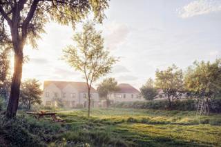 Op de voormalige tramstelplaats verrijst Project Remise, een unieke woonbuurt waar erfgoed en modern wonen samenkomen. Hier woon je rustig en groen, op wandelafstand van winkels, scholen en horeca.<br /><br />De woningen combineren landelijke charme en moderne elegantie, met veel licht, ruimte en aandacht voor energie-efficiëntie.<br />In het midden van het project ligt een groene parktuin van 2.300 m² – een oase van rust en ontmoeting voor bewoners.<br /><br />Ontdek deze half-open bebouwing met een lichte leefruimte en open keuken, 3 slaapkamers, een aparte badkamer en een polyvalente zolder die perfect is als bureau, speel- of hobbyruimte. Vanuit de leefruimte geniet je van het zicht op het terras en de tuin.<br /><br />Carport is optioneel.