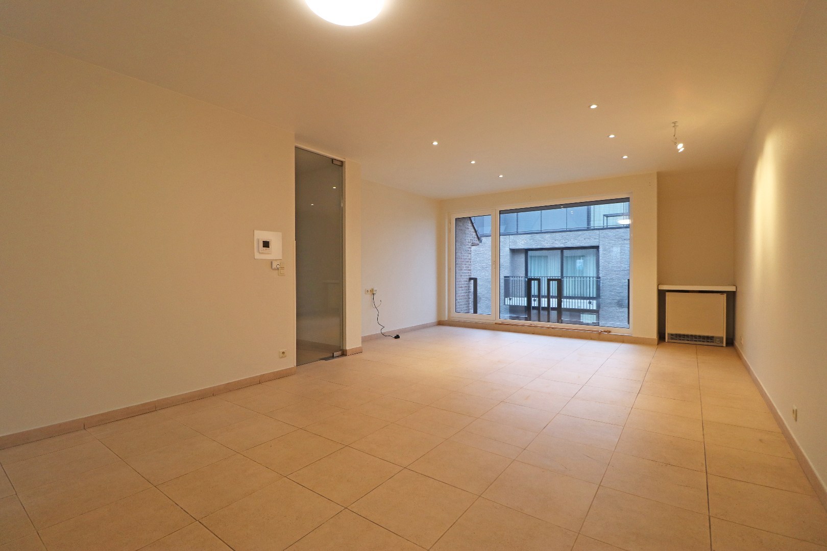 Gerenoveerd appartement met carport - foto 4