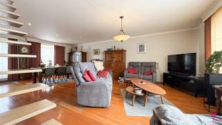 Bij ImmoFusion 7/7 “open huis” : klik op onze 3D-TOUR.Deze luxe duplexwoning is ideaal gelegen in een rustige 4-blok, kortbij de winkelstraten,...