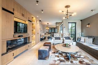 Instapklare moderne woning met verwarmd zwembad – vlak bij Knokke-CentrumOp enkele minuten van het centrum van Knokke bevindt zich deze instapklare,...