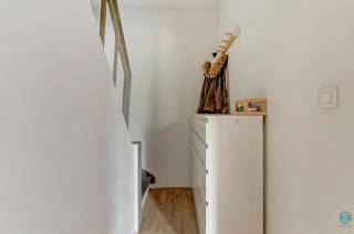 Gelegen in het hart van Retie, bevindt zich dit charmante en instapklare duplexappartement.Via de gemeenschappelijke inkomhal bereik je via de trap...