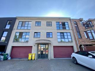 This apartment for rent is centrally located in Stabroek on the Lijsterbeslaan near all important facilities, but in a very quiet and child-friendly street. <br /><br />The apartment that we offer for rent is located in a small building and has the following layout: <br />- spacious entrance hall <br />- bright, spacious living room<br />- open, equipped kitchen with all modern comforts<br />- 2 separate storage rooms, one with a washer/dryer connection<br />- two full bedrooms <br />- bathroom with bath/shower and double washbasin furniture <br />- sunny terrace <br /><br />The apartment also has a parking space in a garage available! <br /><br />Details: <br />- EPC:??? kWh/m²<br />- monthly commission: €80/month <br />- parking space included! <br />- very quiet yet central neighborhood <br /><br /><br />Are you interested in renting this spacious apartment in Stabroek? Don't hesitate to contact us. Kapellen's Dewaele real estate office at Hoevensebaan 25 is happy to be at your service.