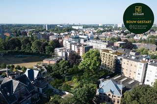 BOUWWERKEN GESTART!<br /><br />In de gegeerde Harmoniewijk in Antwerpen ontwikkelt Fides het nieuwbouwproject LOZAAN. Het project omvat twee stijlvolle gebouwen, verbonden door een groene binnentuin met eeuwenoude bomen. Deze groene ruimte, een overblijfsel van de historische stadstuinen, vormt een uniek kader waarin stijlvol wonen en natuur harmonieus samenkomen.<br /><br />LOZAAN biedt een gevarieerd woonaanbod met appartementen van één tot drie slaapkamers. Op het gelijkvloers beschikken de appartementen over een privatief tuintje dat aansluit op de gemeenschappelijke binnentuin. Op de verdiepingen zijn er ruime terrassen en enkele appartementen met balkon. De hoogwaardige afwerking loopt als een rode draad doorheen alle woonunits. Wie tijdig beslist, kan bovendien nog persoonlijke keuzes maken in keuken, badkamer, vloerbekleding en indeling.<br /><br />De ligging in de Harmoniewijk is een absolute troef. Hier woont u in een dynamische en elegante buurt met alle voorzieningen in de onmiddellijke omgeving: winkels, scholen, openbaar vervoer en parken. Daarnaast beschikt LOZAAN over een ondergrondse parkeergarage met inrijhelling.<br /><br />Met LOZAAN kiest u voor een combinatie van klassieke elegantie, hedendaagse architectuur en een uitzonderlijke groene woonomgeving in hartje Antwerpen.<br /><br />Info, brochure en afspraak: www.fidesinvest.be/lozaan<br /> 