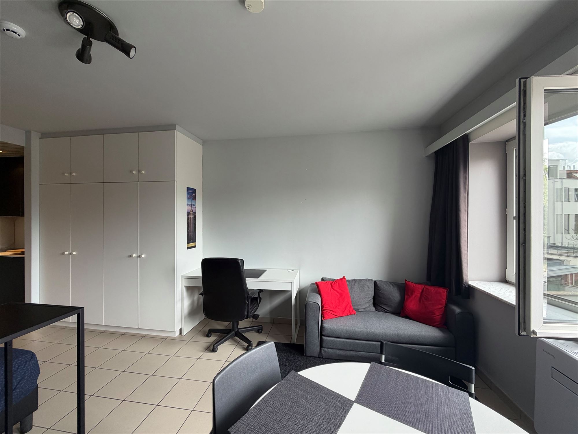 Apartment - photo 4