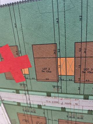 <span>U zoekt een mooi en rustig gelegen perceel voor het bouwen van uw droomwoning in een gezellige, groene omgeving? Deze volledig bouwklare bouwgrond van 512m² (lot 2), geschikt voor een ruime open bebouwing, gelegen in “De Locht”, biedt u alles wat u wensen kunt! Het betreft hier een kleinschalige recente verkaveling aan een nieuwe doodlopende straat in een zeer rustige buurt, omgeven door groen en toch nabij de nodige voorzieningen.</span><br /><br /><span>Deze bouwgrond, gelegen aan de Octavie Ceysensstraat te Hechtel-Eksel, heeft een straatbreedte van 15m en is geschikt voor het bouwen van een ruime open bebouwing met volgende karakteristieken:</span><br /><span>Bouwbreedte 9m + 3m voor de aangrenzende carport.</span><br /><span>Bouwdiepte: 15m op het gelijkvloers en 10m op de verdieping.<br />Vrije dakvorm, kroonlijsthoogte max 6,5m bij een plat dak en max 6.0 m bij een hellend dak met max nokhoogte 11m.<br />Bijgebouwen: 20 m<sup>2</sup></span><br />Nevenfunctie toegelaten.<br /><br />Stedenbouwkundige informatie: Geen vergunning uitgereikt, Woongebied met landelijk karakter, Geen rechterlijke herstelmaatregel of bestuurlijke maatregel opgelegd, Geen voorkooprecht van toepassing, Verkavelingsvergunning.<br /><span>Niet gelegen in watergevoelig openruimtegebied; Watertoets: P: A/G: -.<br />Maatregelenregister: geen          </span><br />              <br /> 