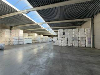 Deze eigendom bestaat uit een recent bedrijfsgebouw uit 2006 met een oppervlakte van 1.650 m² en een ouder gebouw van 1.500 m² waarvan het dak wel...