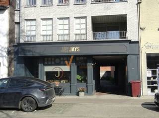 CHARMANT HANDELSPAND MET BOHO UITSTRALING INSTAPKLAAR EN VEELZIJDIG!Dit sfeervolle handelspand op de levendige Churchilllaan, vlakbij het centrum van...