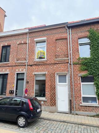 Deze charmante rijwoning is gunstig gelegen aan de Brusselsestraat 324 in Leuven, op een boogscheut van het stadscentrum. Dankzij de vlotte...