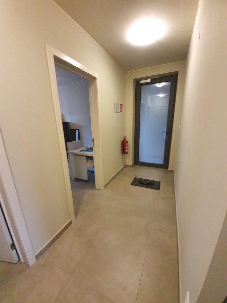 INSTAPKLAAR gelijkvloers recent appartement met privé inkom en carport - foto 4