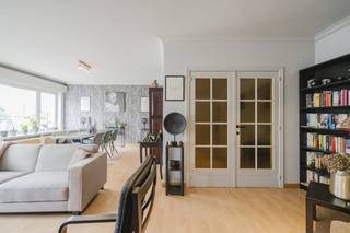 Het appartement van 102m² is door de jaren heen met de grootste zorg onderhouden en bevindt zich in een uitstekende staat. De ruime leefruimte...