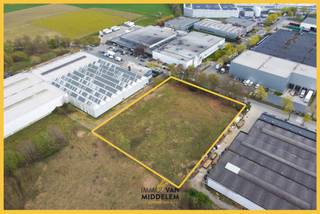 Immo Van Middelem vous propose ce terrain industriel de ±5.000 m² idéalement situé dans la zone industrielle établie "Broekooi" à Zellik (Asse).Cette...