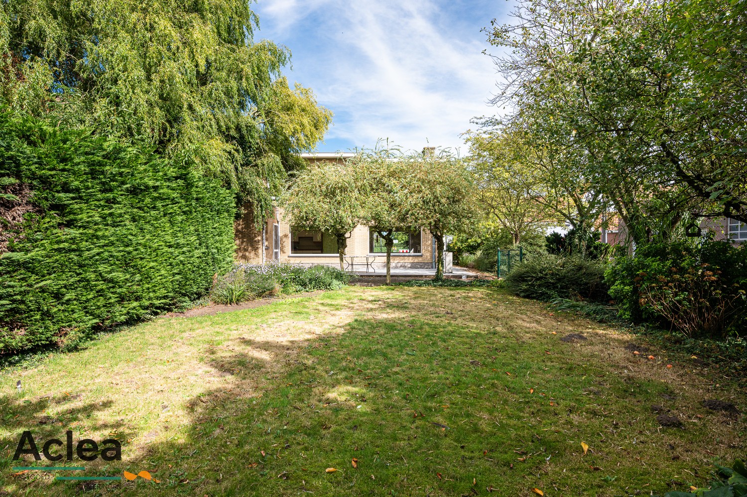 Ruime halfopen bebouwing met 5 slpks op strategische locatie in Zomergem - foto 4