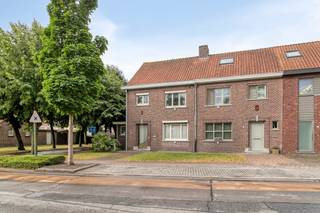 Deze woning in de Kastanjelaan in Zulte is een ideaal renovatieproject. Het heeft 3 slaapkamers, een tuin, garage en uitweg langs achteren! De...