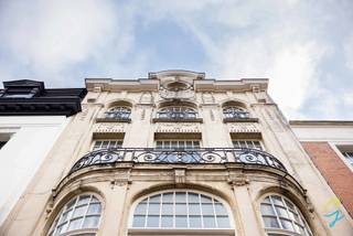 Op een steenworp van gent Sint-Pieters vindt u deze authentieke Art Deco herenwoning uit het jaar 1924. De woning werd gebouwd in één van de...