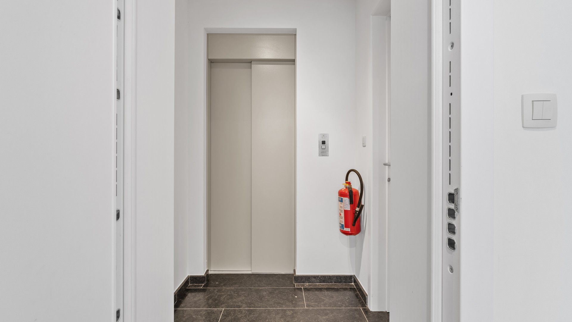 Exclusief appartement van 164,88 m2 met 2 terrassen in centrum Maaseik - photo 4