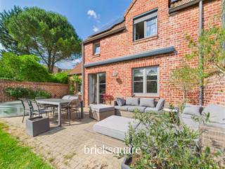 GENVAL - Ideaal gelegen in het centrum van Genval, op een steenworp afstand van de Place Communale en vlakbij Mazerine, Papeteries en...