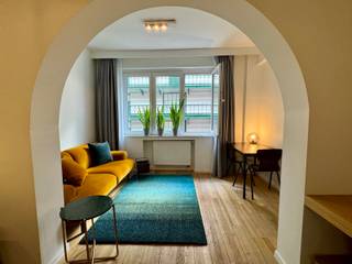 <div>
<section>In de wijk Sint-Katelijne, op een steenworp van het historische centrum van Brussel, op de 2e verdieping van een gebouw met 6 verdiepingen, bieden wij u deze lichtrijke gemeubelde studio van 35 m² aan. Deze omvat: een leefruimte, een uitgeruste keuken en een aparte badkamer (wastafel, douche en toilet). Dubbele beglazing. EPC: E. Provisie voor kosten: €200/maand (alles inbegrepen: gemeenschappelijke kosten, verwarming, warm en koud water en elektriciteit). Contract: minimum 1 jaar. Onmiddellijk beschikbaar. U zult gecharmeerd zijn door de lichtinval en de ligging. Zeker een bezoek waard!</section>
</div>
