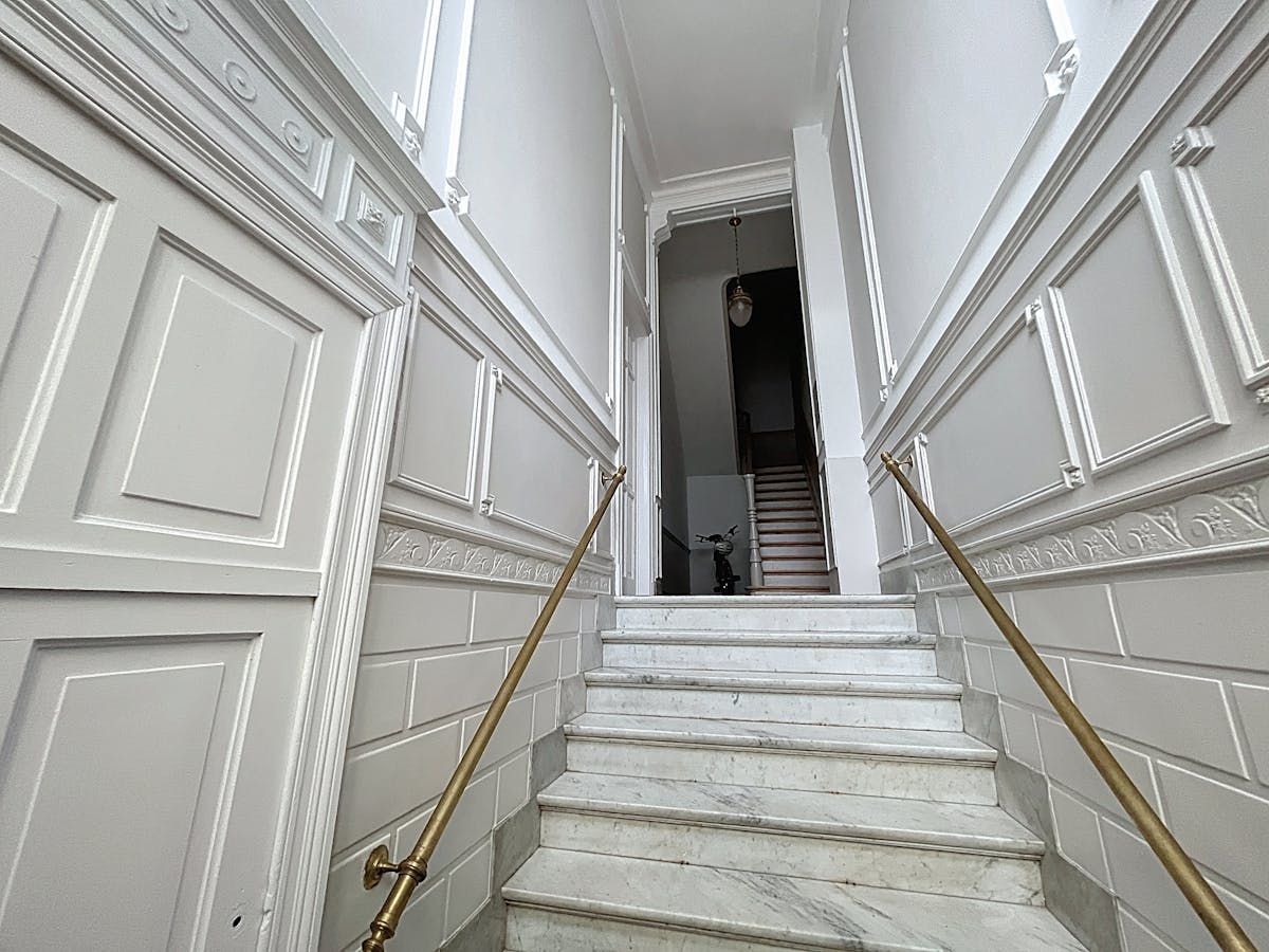 Gerenoveerd herenhuis (260m²) - 4 slpk/3 badk met tuin - foto 2