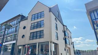 Ce très spacieux appartement situé en plein cœur de Geraardsbergen offre tout le confort nécessaire pour une vie agréable. Avec ses 120 m², il...